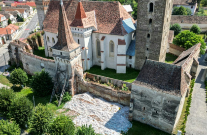 The historic fortified church in the village of Mosna has seen one of its outer walls collapse - Daniel MIHAILESCU (AFP)