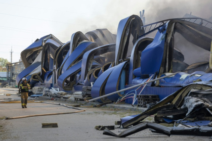 A Ukrainian firefighter works at the site of a shopping centre that was hit during a Russian air attack in Odesa on August 24 - Oleksandr GIMANOV (AFP)