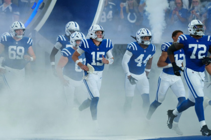 The Indianapolis Colts runs onto the field prior to a preseason game against Atlanta Falcons at Lucas Oil Stadium on August 22, 2026 in Indianapolis, Indiana - Chris Carter (AFP)