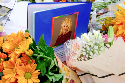 Dolly Parton's "Coat of Many Colors" is among the books given away to children for free as part of her Imagination Library program - Michael Mathes (AFP)
