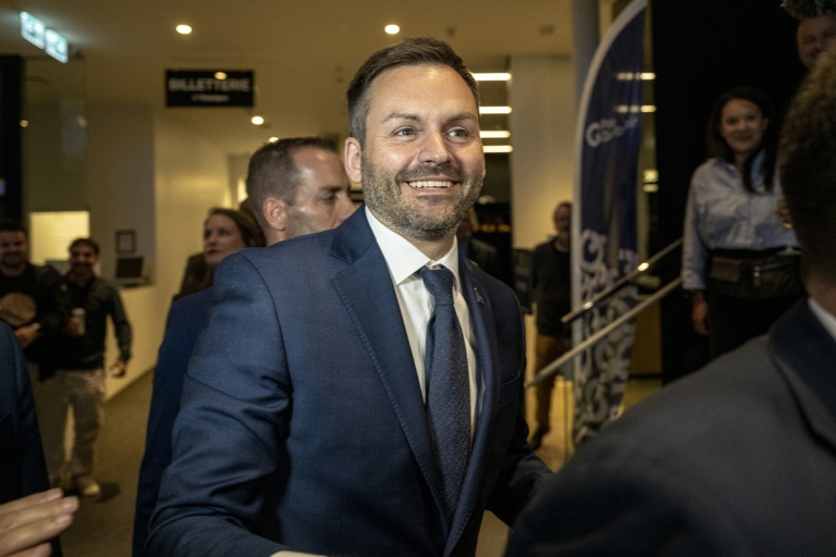 Quebec's incoming separatist leader wants to block Crown from swearing-in