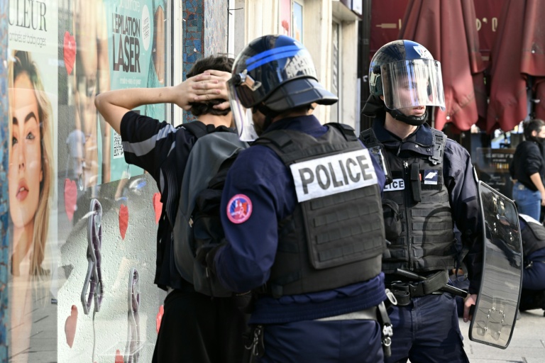 Tens of thousands expected in Paris for high school protests