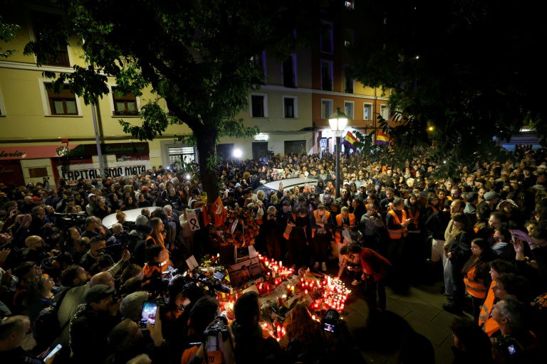 Madrid mourns evicted retiree, 'icon' of Spain housing protests